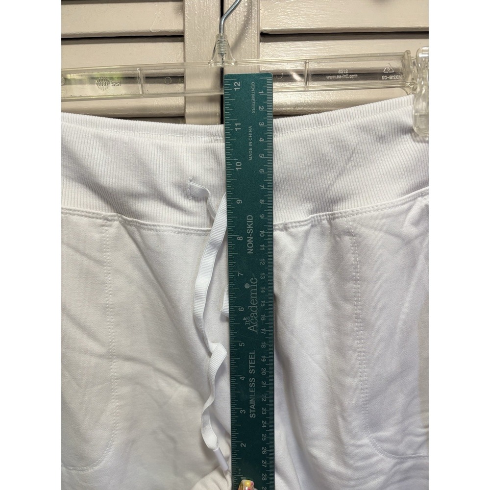 Athletic Works White Bermuda Shorts Size Large Mid Rise Pockets Tie Waist Soft - Picture 2 of 6
